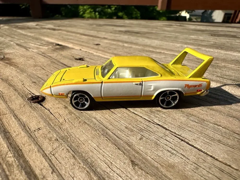 2005 Hot Wheels 1970 Plymouth Superbird Yellow 1:64 Die-cast